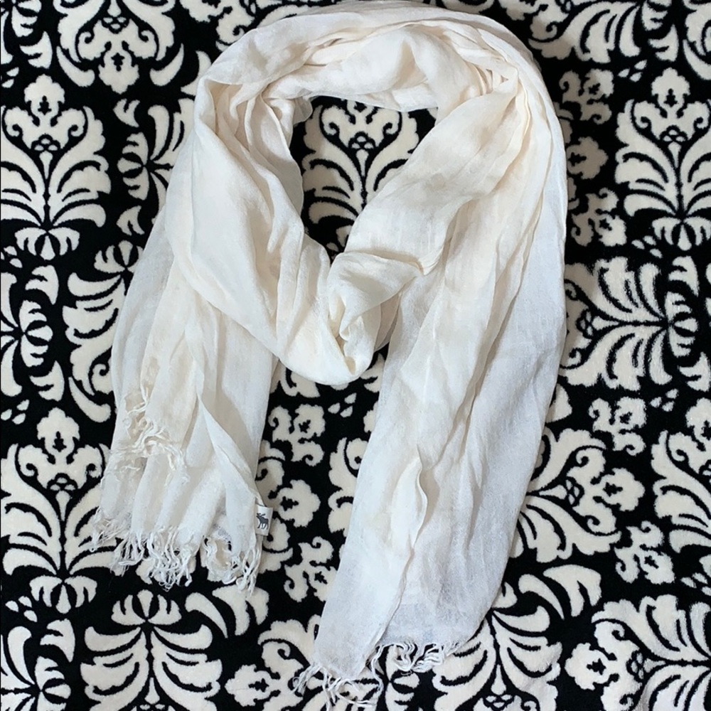 A&F cream colored scarf